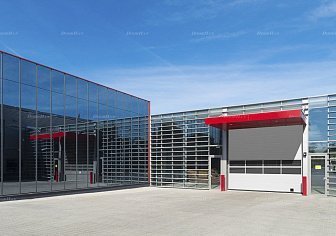 Промышленные ворота с панорамным остеклением Doorhan ISD02 (3800х5800)